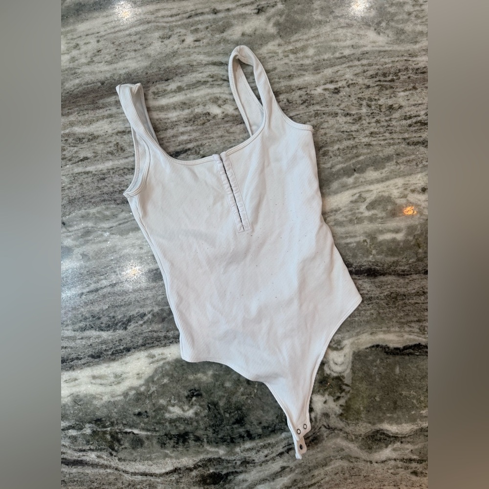 Abercrombie & Fitch white ribbed square neck bodysuit size medium